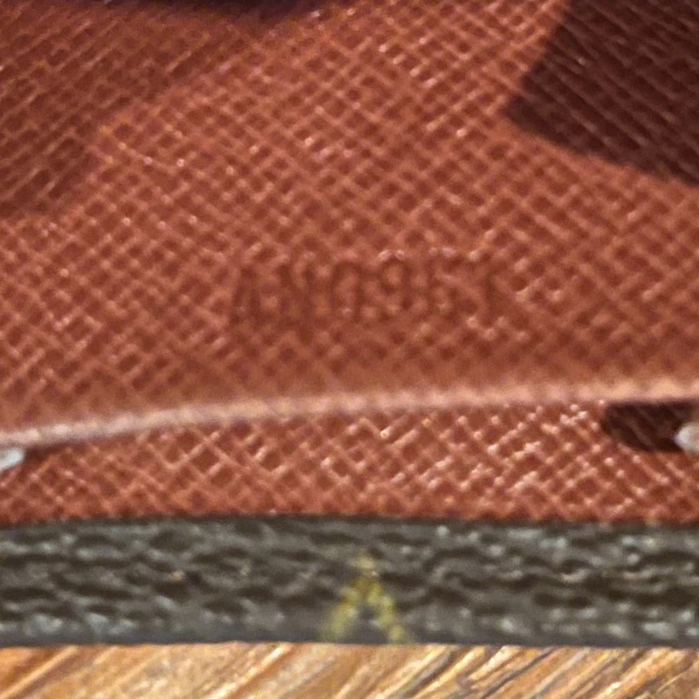 Louis Vuitton Vintage 1991 Compact Wallet EUC - Picture 10 of 16